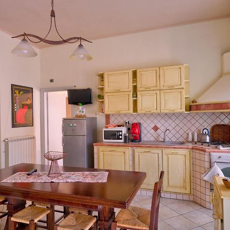 טרקאזה Casa Vacanze Il Gatto Rosso מראה חיצוני תמונה